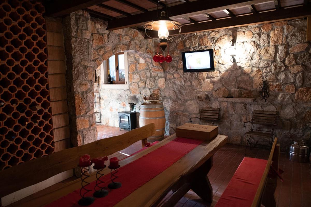 Castle House Rooms, Swimming Pool & Sauna & Tennis Court & Wine Cellar Sezana Ngoại thất bức ảnh