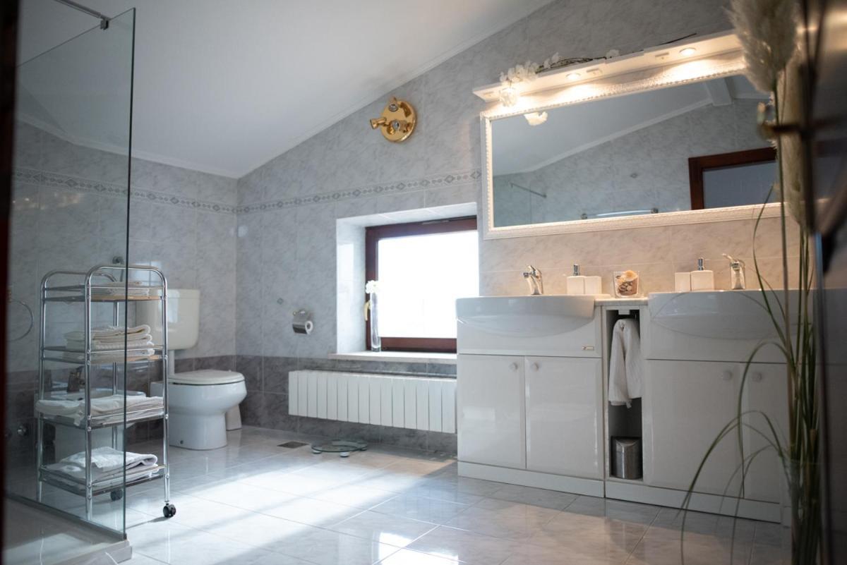 Castle House Rooms, Swimming Pool & Sauna & Tennis Court & Wine Cellar Sezana Ngoại thất bức ảnh