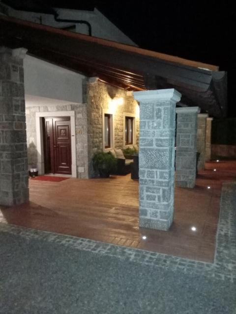 Castle House Rooms, Swimming Pool & Sauna & Tennis Court & Wine Cellar Sezana Ngoại thất bức ảnh
